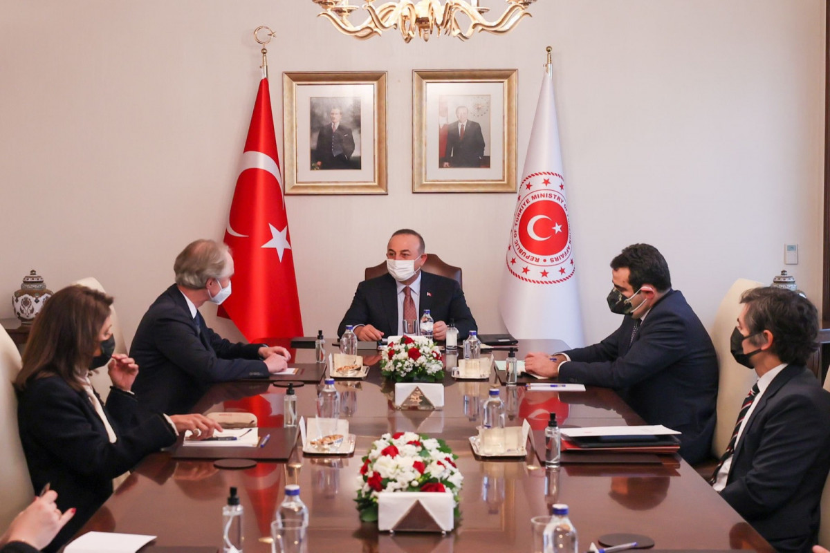 Çavuşoğlu BMT-nin xüsusi nümayəndəsi ilə Suriyanı müzakirə edib