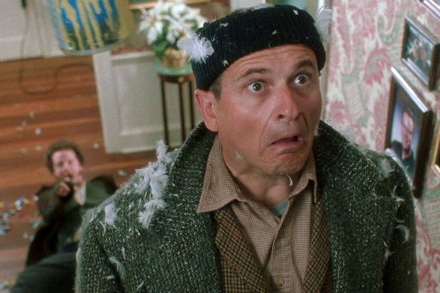 “Evdə tək” filminin “cani”si uzun illər sahib olduğu evi satdı - FOTO