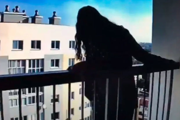 В Баку школьница пыталась выброситься из окна школы