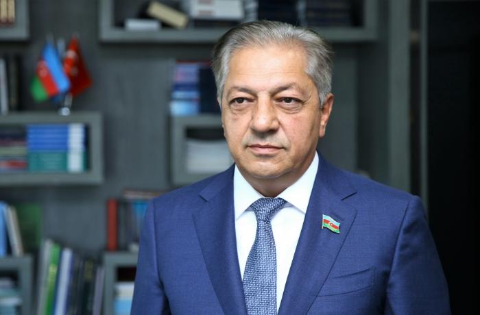 Cavanşir Feyziyevin qardaşı dövlətdən 200 manat yardım alıb – FOTOFAKT