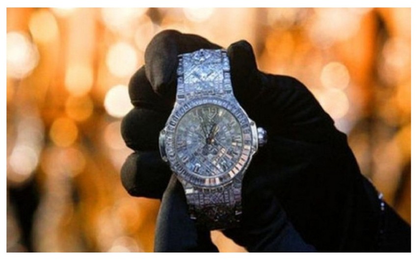 Bakıda avtomobildən 90 ədəd qol saatı oğurlanıb