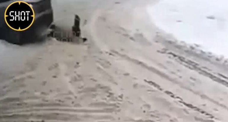 İnanılmaz hadisə: maşın iki dəfə qadının üstündən keçdi - yüngül xəsarət aldı (VİDEO)