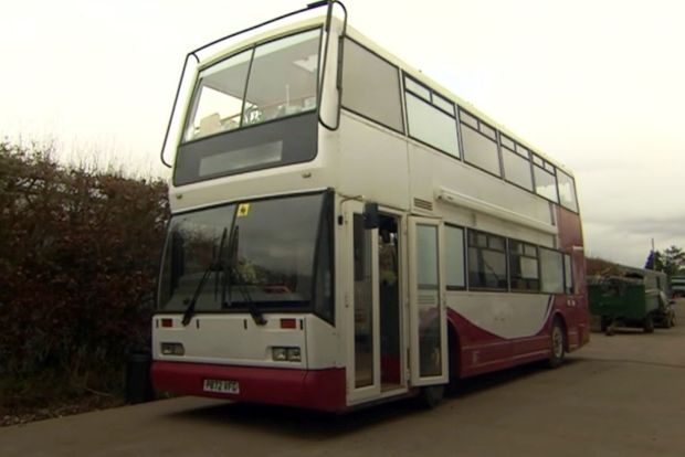 Cütlük ikimərtəbəli avtobusu xəyallardakı evə çevirdi - VİDEO