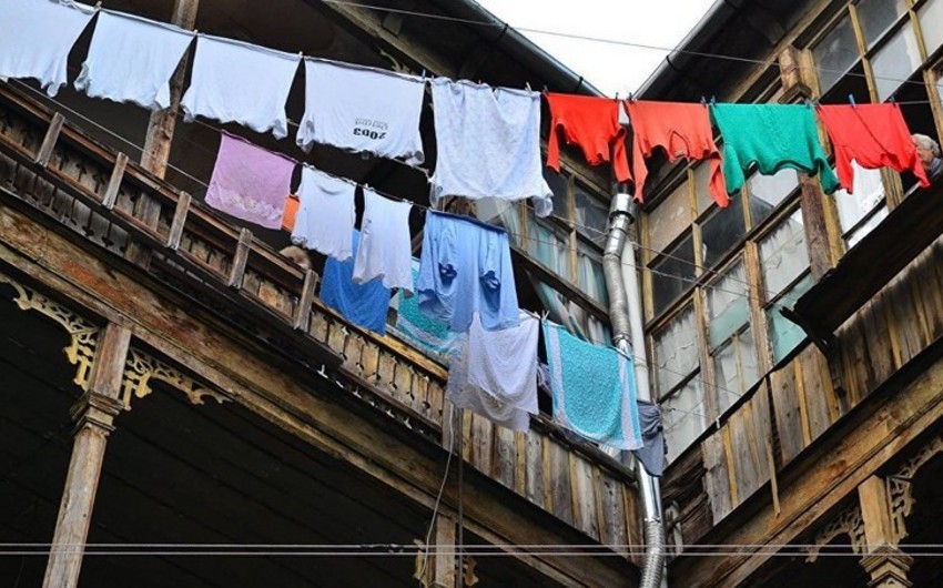 Bakıda eyvandakı zivələrdən geyim əşyaları oğurlanıb