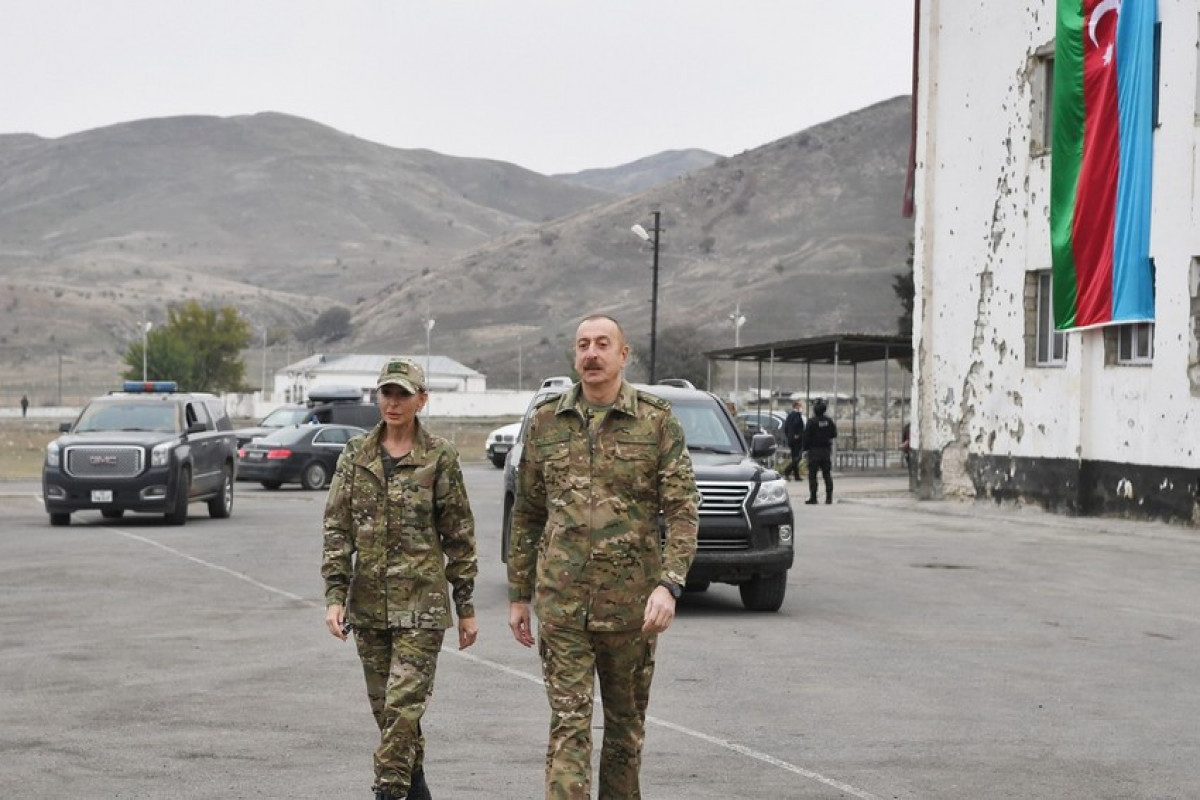 Prezident və Mehriban Əliyeva hərbi şəhərciyin açılışında iştirak ediblər