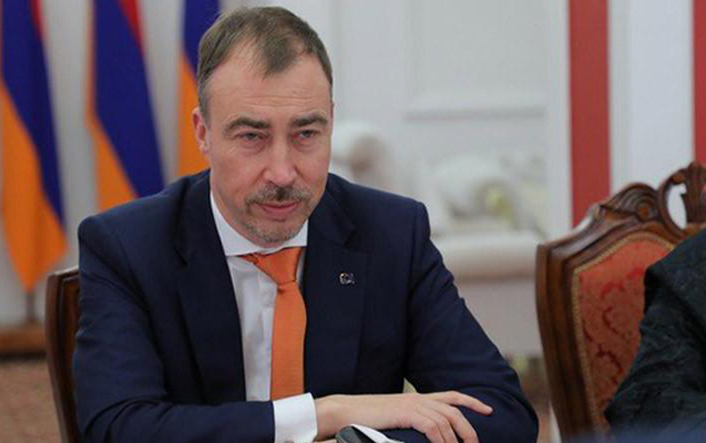 Klaar Ermənistanda səfərdədir