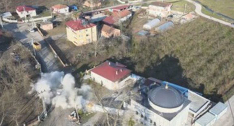 Türkiyədə minarə belə uçuruldu - VİDEO