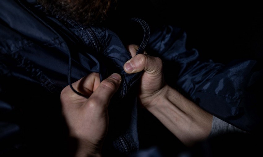 Bakıda məhkum döyülüb, elektron qolbaq ayağından götürülüb