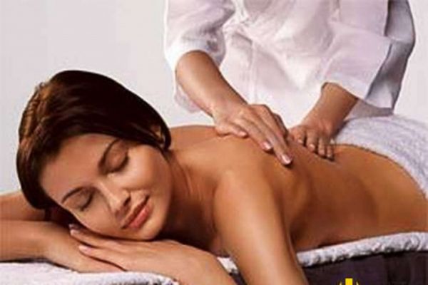 Tanınmış müğənnimiz salonda masaj ustası işləyirmiş - VİDEO