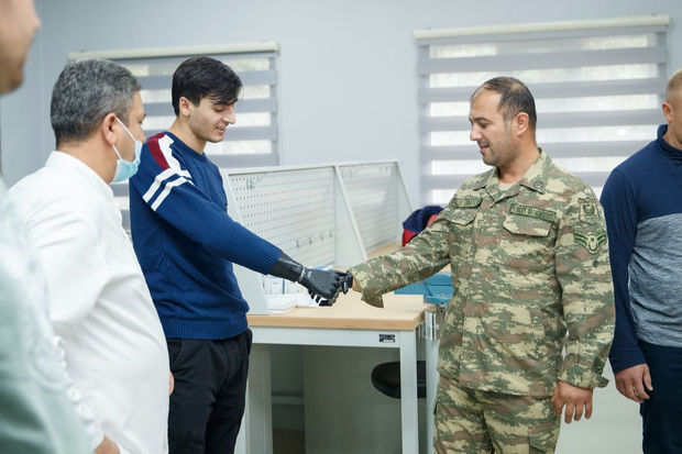 263 müharibə əlili yüksək texnologiyalı protezlə təmin edildi - FOTO