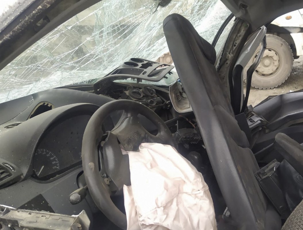 Sumqayıtda avtomobil körpüdən aşıb, 3 nəfər ölüb