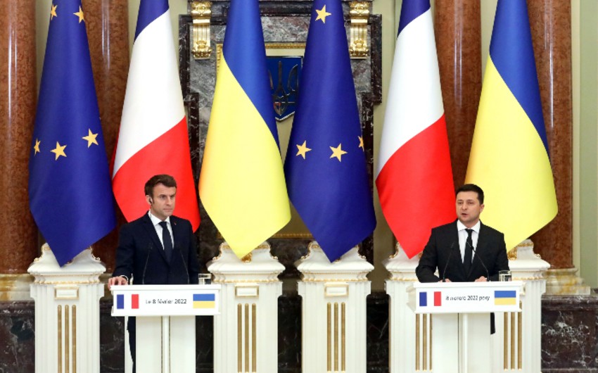 Zelenski və Makron Ukraynadakı vəziyyətin deeskalasiya yollarını müzakirə ediblər