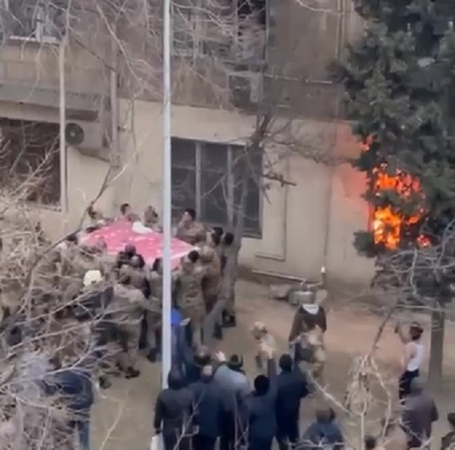 Bakıda binada yanğın: İnsanlar belə xilas edildi - ANBAAN VİDEO