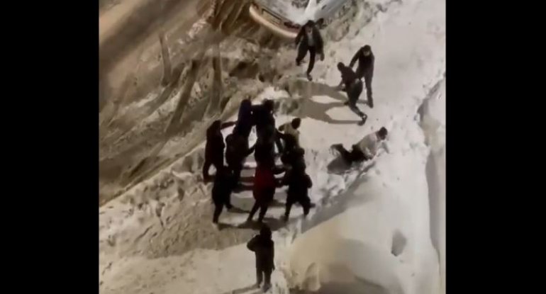 Azərbaycanlılarla hindistanlı tələbələr arasında dava - VİDEO