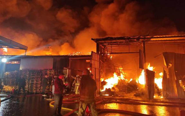 İstanbulda fabrikdə yanğın - Video