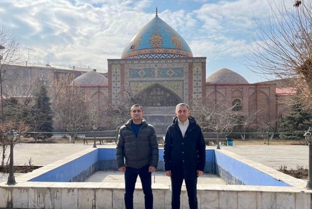 Азербайджанские депутаты посетили Голубую мечеть в Ереване - ФОТО