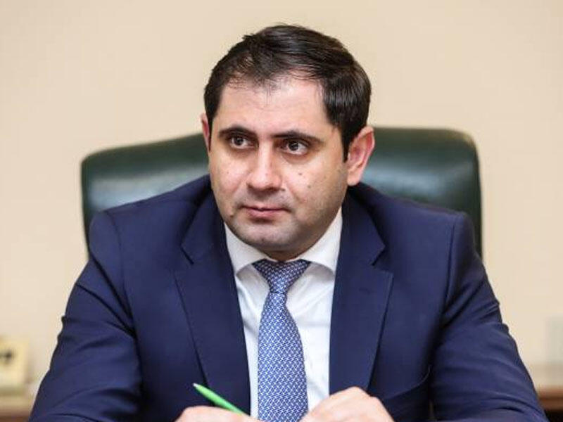 Ermənistanın müdafiə naziri Rusiyaya getdi