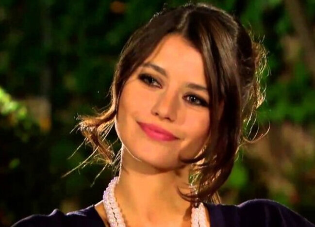 Beren Saat dəyişdi - FOTOLAR