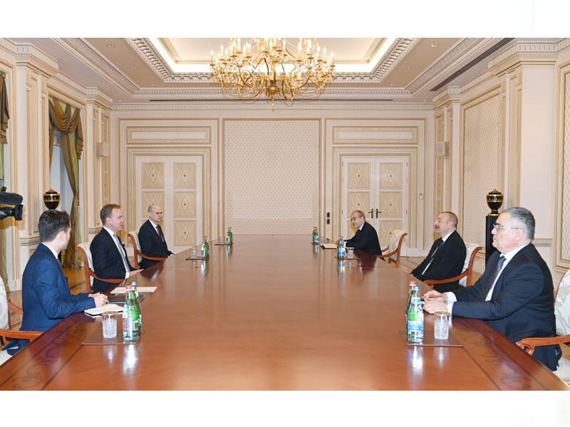 İlham Əliyev Dünya İqtisadi Forumunun Prezidentinin başçılıq etdiyi nümayəndə heyətini qəbul edib