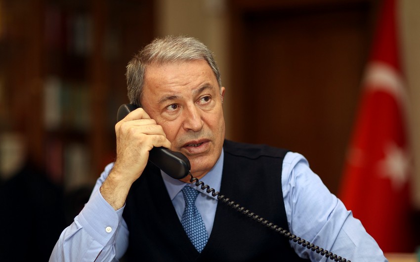 Türkiyə və Ukrayna müdafiə nazirləri arasında telefon danışığı olub