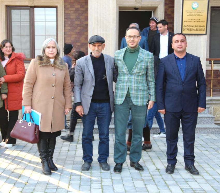 Deputat Qazıqumlaq kəndində seçicilərlə görüşdü