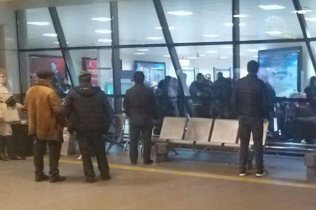 Ukraynada olan Azərbaycan vətəndaşlarının bir qismi Bakıya qayıdıb - FOTO