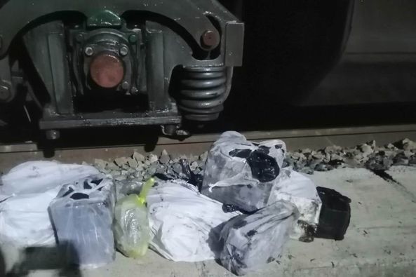 Госслужба: Предотвращена контрабанда крупной партии Marlboro в Азербайджан - ФОТО