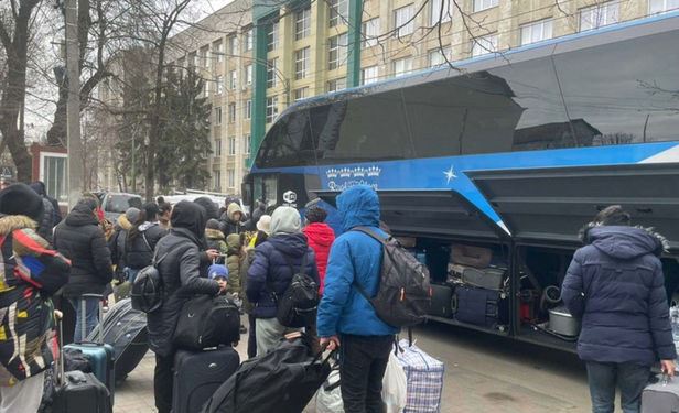 Ukraynadan Moldovaya keçən azərbaycanlıların növbəti qrupu Vətənə yola düşüb - FOTO