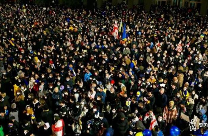 Gürcüstanda etirazlar yenidən alovlandı - FOTO
