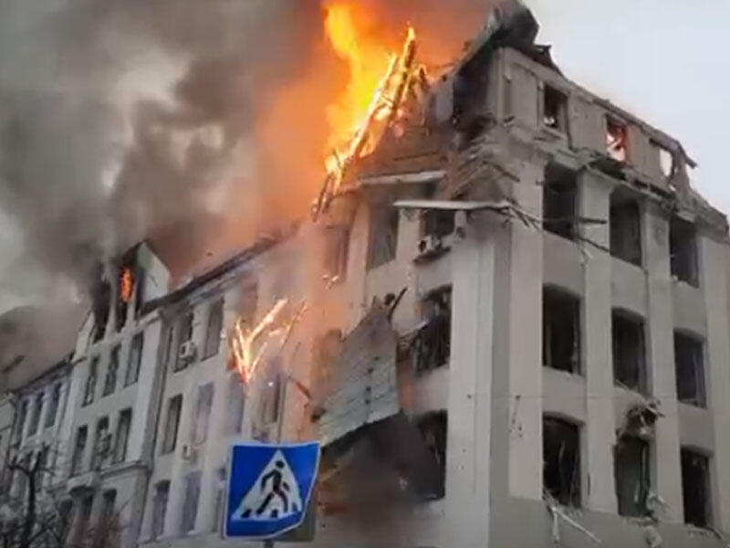 Xarkovda universitet raketlə vuruldu - VİDEO