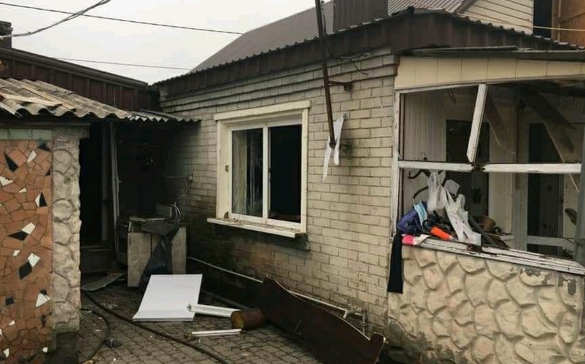 Mariupolda məktəb və ikimərtəbəli binaya mərmi düşüb