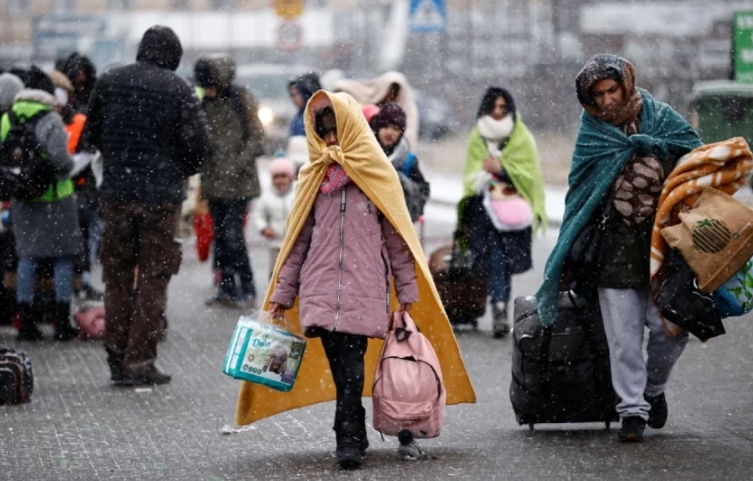 Ukraynanı 900 minə yaxın insan tərk edib