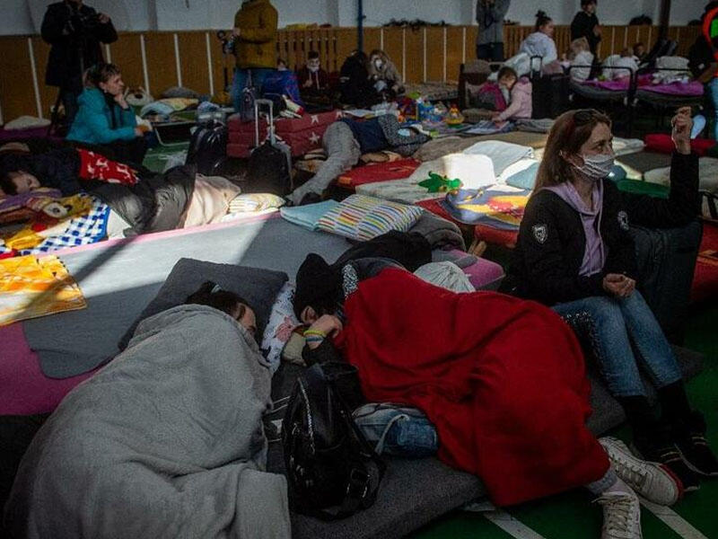Slovakiya hər gün minlərlə ukraynalı qaçqını qəbul edir - VİDEO