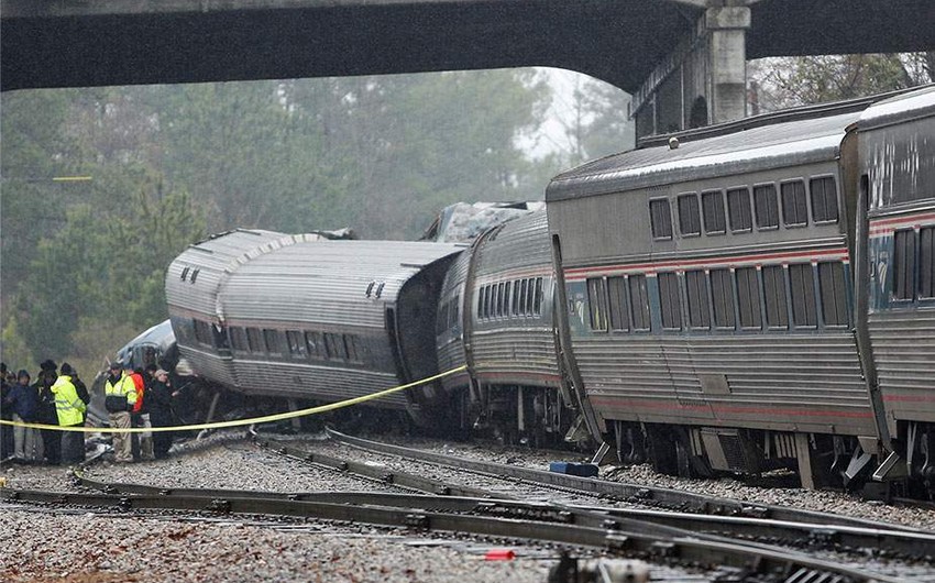 Meksikada yük qatarı relsdən çıxıb, xəsarət alanlar var