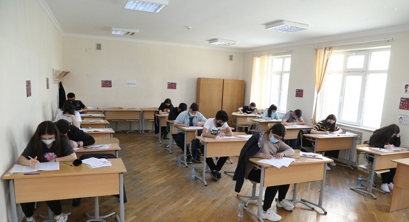 Сегодня в Азербайджане более 22 000 учащихся сдают выпускные экзамены