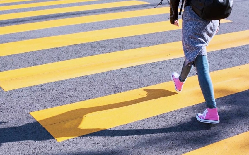 Bakıda gənc qızı avtomobil vurub