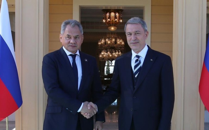 Akar və Şoyqu Ukraynadakı vəziyyəti müzakirə edib