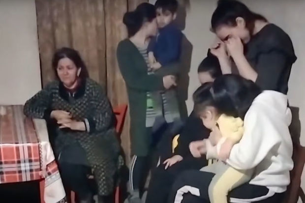 Три азербайджанские семьи не могут покинуть подконтрольное ВС России украинское село - ВИДЕО