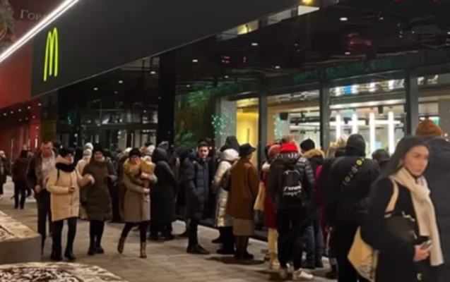 Bağlanacağı xəbərini eşidən rusiyalılar “McDonalds”a axışdılar - Fotolar