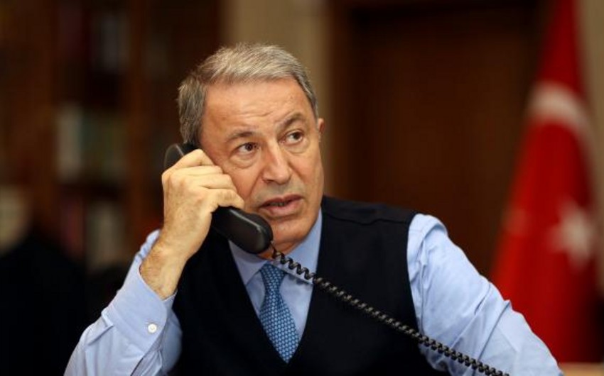 Hulusi Akar ukraynalı həmkarı ilə telefonla danışıb