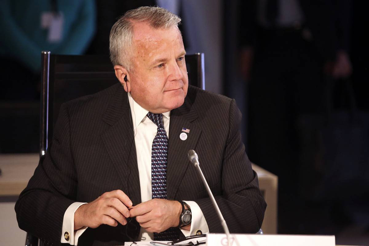 ABŞ səfiri Moskvanı tərk etmək fikrində deyil