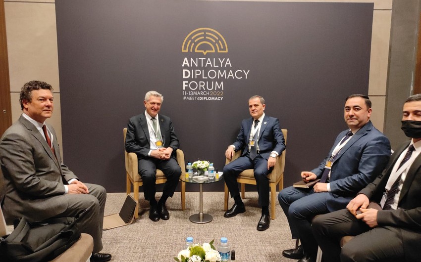 Ceyhun Bayramov BMT-nin Qaçqınlar üzrə Ali Komissarı ilə görüşüb