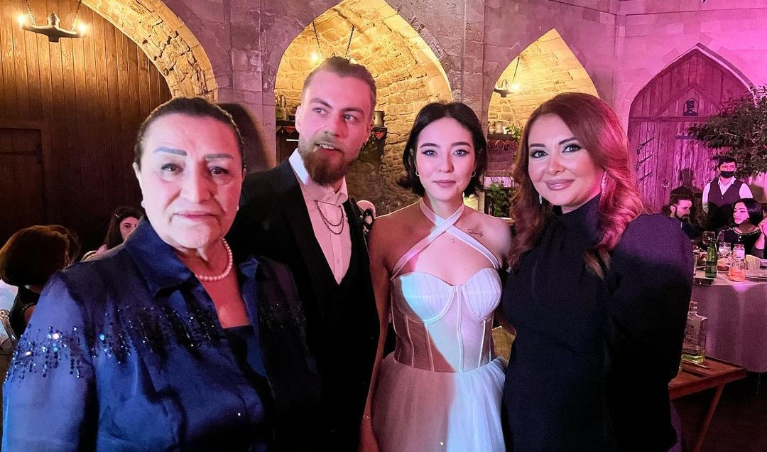 Azərbaycanlı diktor yeganə nəvəsinə toy etdi - FOTO