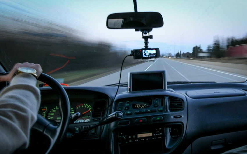 Narkotik təsiri altında sürücülük hüququ olmadan avtomobil idarə edən şəxs saxlanılıb