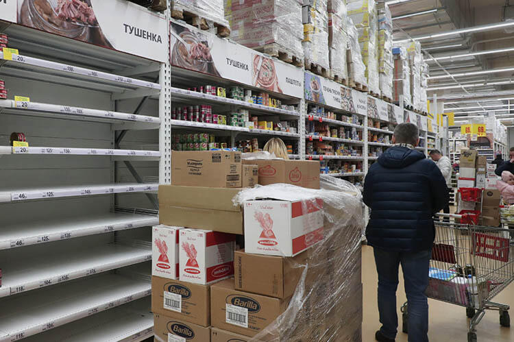 Rusiyada ərzaq qıtlığı yaranmağa başlayır - FOTOlar