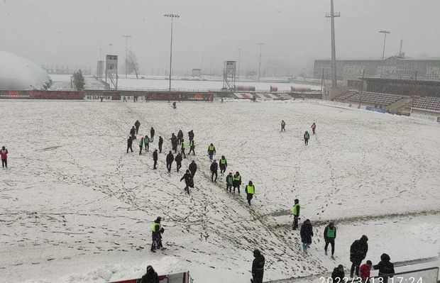 Прерванный из-за снегопада матч Премьер-лиги Азербайджана состоится сегодня