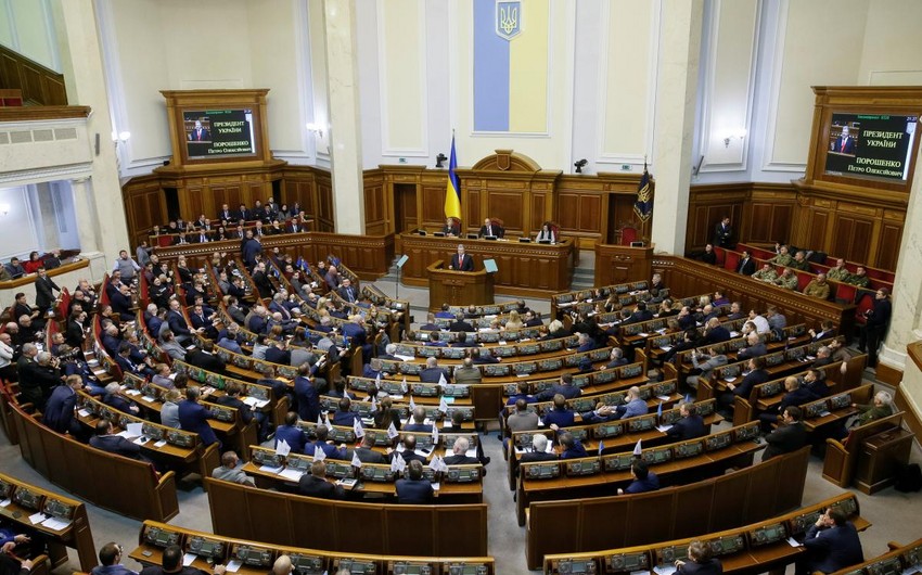 Ukrayna parlamentinin 20-yə yaxın deputatı xaricə qaçıb