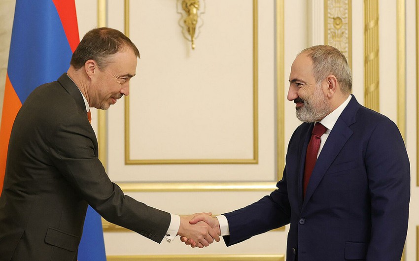 Nikol Paşinyan Aİ nümayəndəsi ilə regiondakı prosesləri müzakirə edib