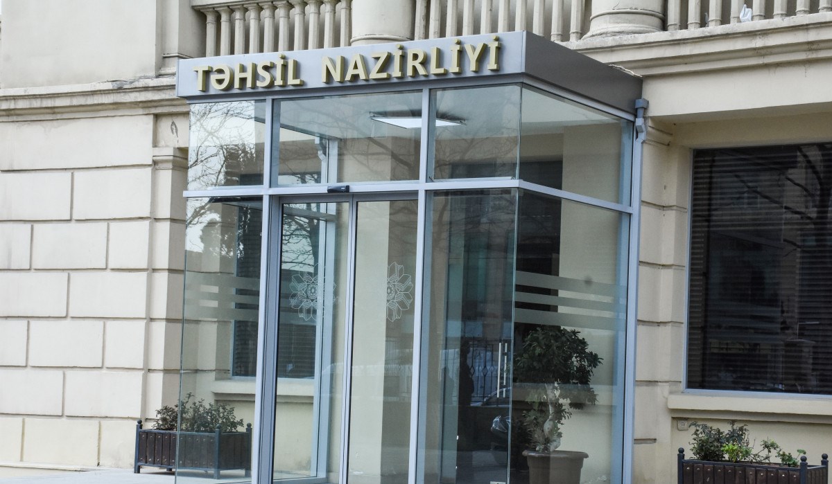 IX sinif şagirdlərinin elektron yerdəyişməsi dayandırılıb