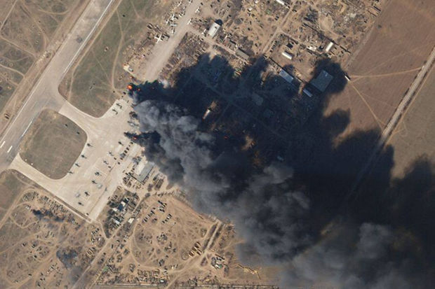 Ukrayna ordusunun vurduğu aerodrom: Rusiya helikopterləri külə döndü - FOTO